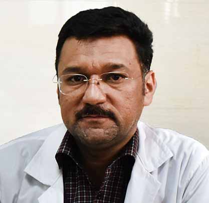 آقای دکتر محمد صادق محمدزاده متخصص چشم
