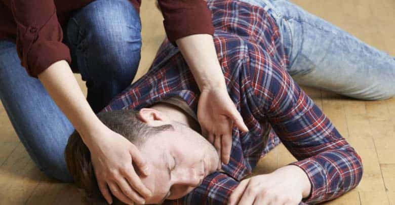 علت تشنج در سن بالا چیست؟ - درمانکده