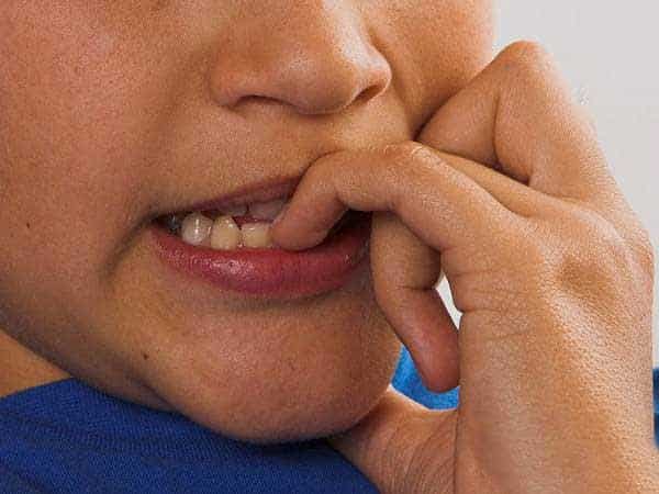 اختلال جویدن ناخن چیست و چگونه درمان می‌شود؟ - درمانکده