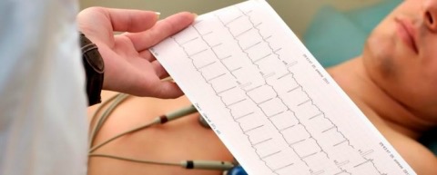 الکتروکاردیوگرافی مشکلات قلبی که اغلب بر فعالیت الکتریکی قلب شما تأثیر می‌گذارند را بررسی می‌کند.
