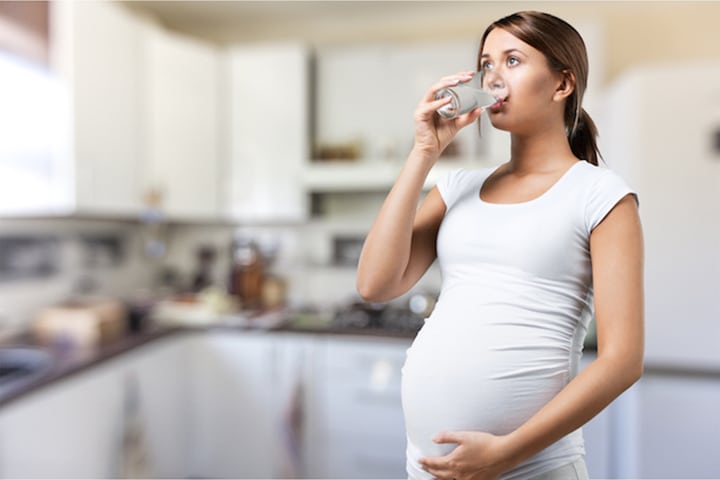 نوشیدن آب و مایعات در هفته ششم بارداری به بعد