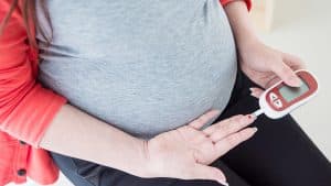 دیابت بارداری چیست و چگونه می‌توان آن را کنترل کرد