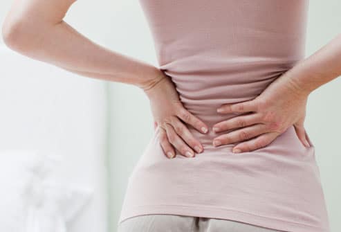 در سندرم پیش از قاعدگی ممکن است درد عمیقی در ناحیه شکم و کمر حس کنید.