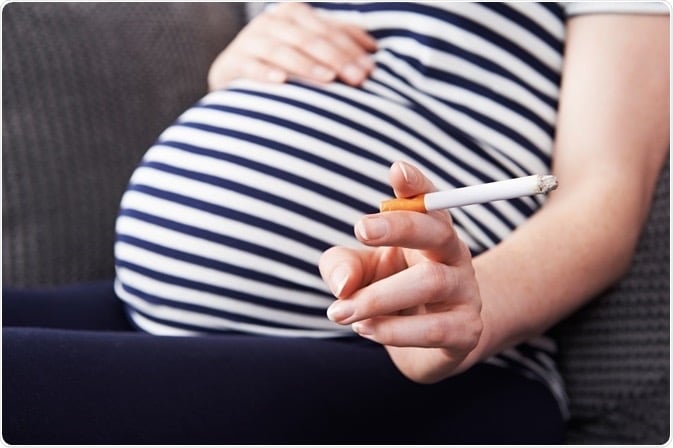 عوارض سیگار حین بارداری تا بعد از زایمان هم همراه کودکتان هست.