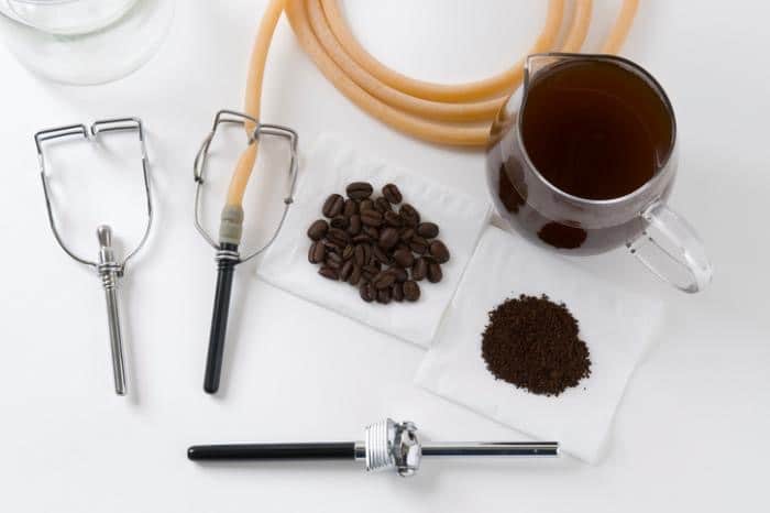 انمای قهوه که ترکیبی از قهوه‌ی جوشیده و کافئین‌دار با آب است به عمل دفع کمک می‌کند.