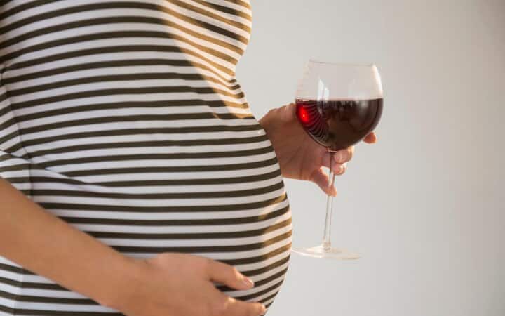 مصرف الکل حین بارداری ممکن است خطرناک باشد.