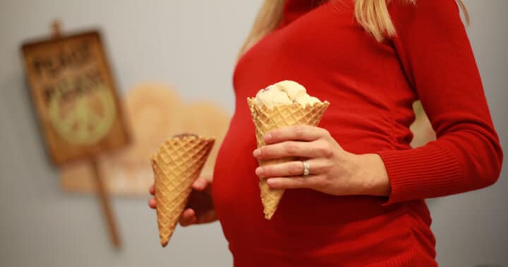 اگر در مصرف شکر زیاده‌روی نکنید. بودن آن‌ها در برنامه رژیم غذایی بارداری ایرادی ندارد.