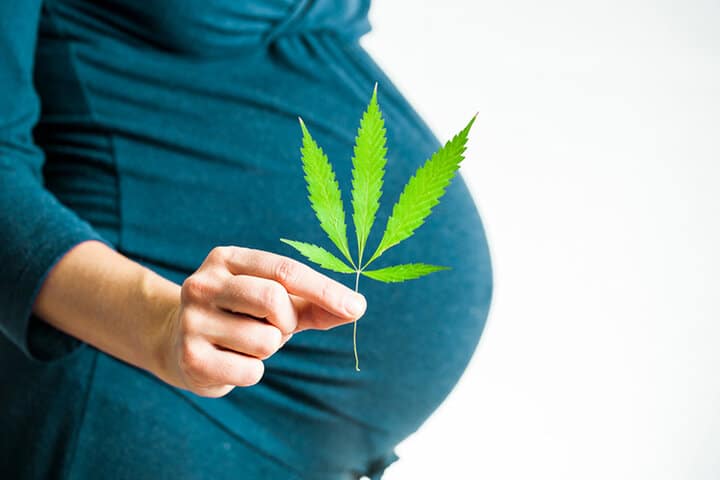 کم‌وزنی نوزاد بعد از زایمان، از عواقب مصرف ماریجوانا حین بارداری است.
