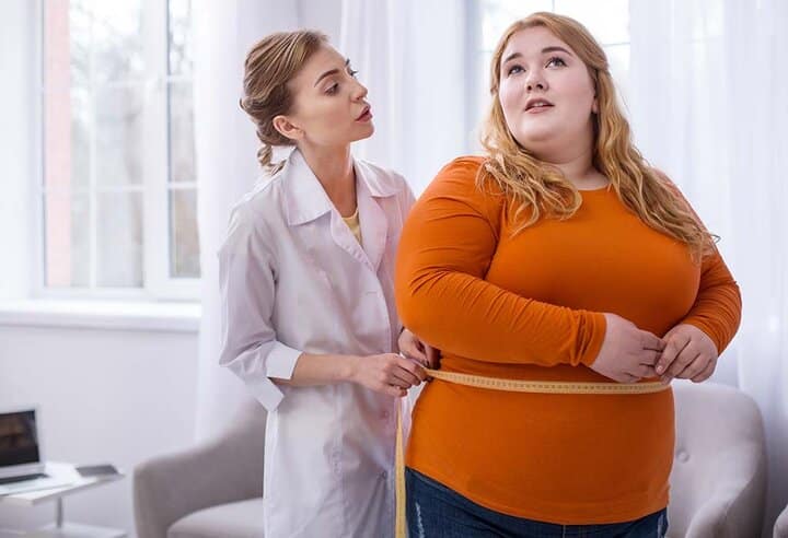 حامگلی در زنانی که BMI بالا دارند دیرتر رخ می‌دهد.