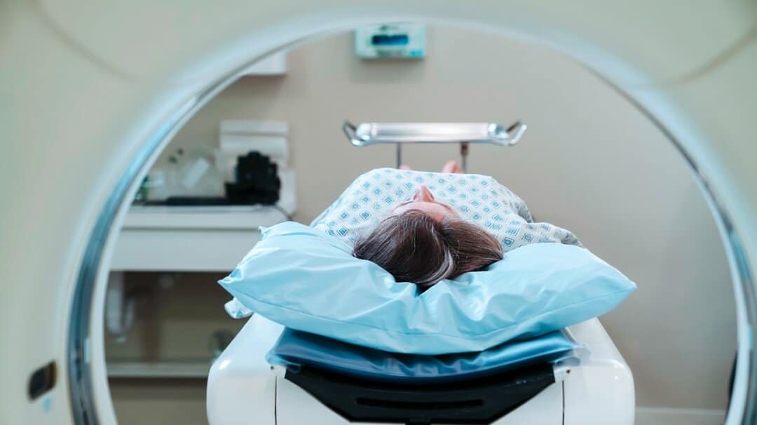 سی تی اسکن یکی از اصلی‌ترین ارکان تشخیص تا درمان است که طی آن اشعه ایکس تابانده می‌شود.