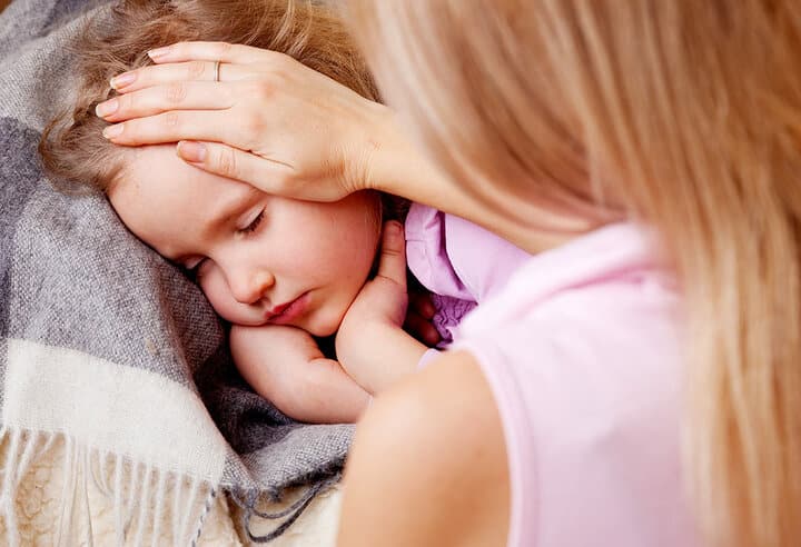 سردرد و خستگی از علائم مسمومیت با سرب در کودکان است.