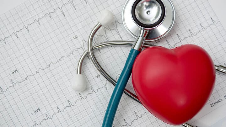 اگر دچار علائم و نشانه‌های بیماری قلبی شدید، فورا به پزشک اطلاع دهید و چک آپ قلب انجام دهید.