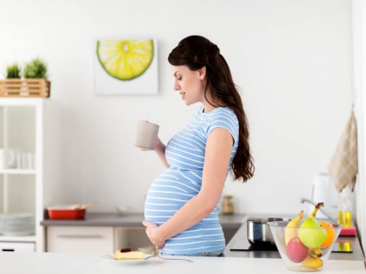 بنابراین مراقب نوشیدنی روزانه خود در رژیم بارداری باشید تا مطمئن شوید کودک در معرض کافئین زیادی قرار ندارد.