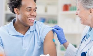 دریافت سالیانه واکسن آنفولانزا یک روش ایمن و موثر برای پیشگیری از آنفلوانزا است.