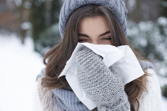 آلرژی‌های فصلی در زمستان کمتر مشاهده می‌شوند، اما امکان تجربه رینیت آلرژیک در تمام طول سال وجود دارد.