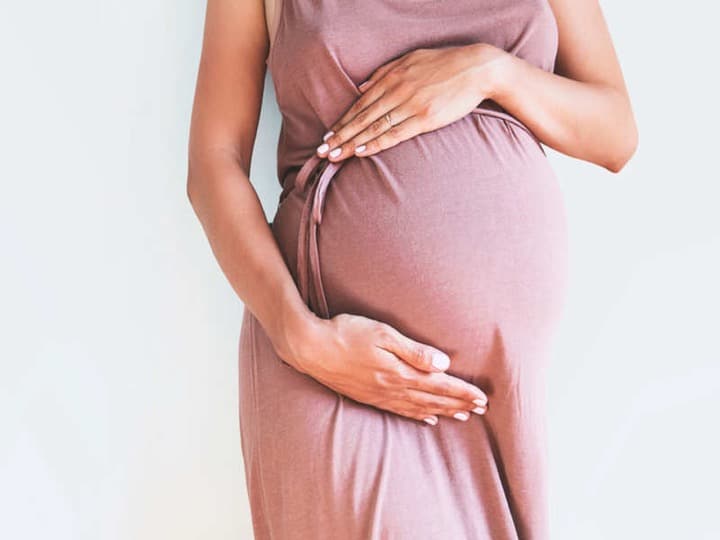 با افزایش سن، بارداری دشوارتر می‌شود. اما بالا رفتن سن در واقع احتمال بارداری دوقلو را افزایش می‌دهد.