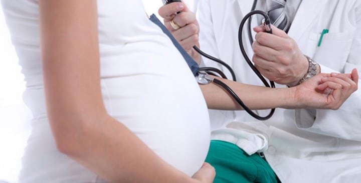 برای کاهش عوارض پره اکلامپسی بعد از زایمان بهتر است مراقبت‌های بارداری را جدی بگیرید.