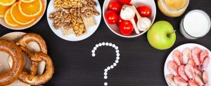 برخلاف تصور بسیاری، حساسیت به غذا و آلرژی به غذا با هم فرق بسیاری دارند. حساسیت غذایی برخلاف آلرژی غذایی به سیستم ایمنی کاری ندارد. حساسیت نسبت به مواد غذایی ناشی از عدم تحمل آن غذا است.