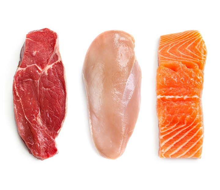 انواع گوشت قرمز و گوشت سفید منبع خوبی از آهن هم برای مبتلایان به کم خونی و فقر آهن به شمار می‌آید.