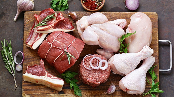 مصرف گوشت قرمز و گوشت سفید در جذب آهن برای بیماران کم خونی توصیه می‌شود