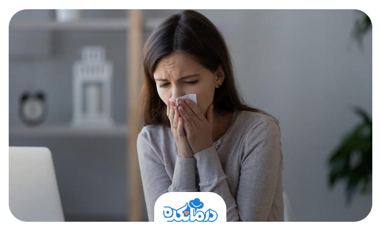 خانمی که عفونت تنفسی دارد و درحال سرفه کردن است. مصرف نعناع می‌تواند در بهبود علائم این بیماری مفید باشد.