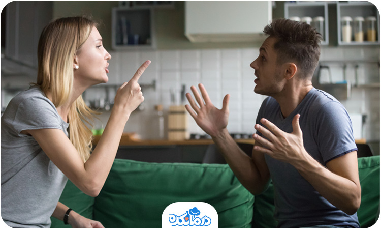 عکس دختر و پسری که در حال مشاجره هستند.