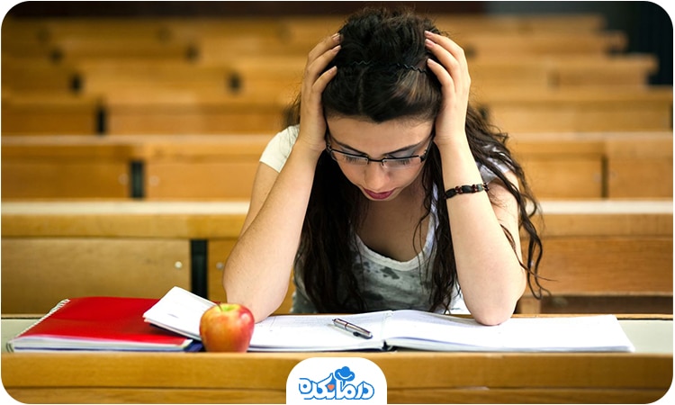 آلت: تصویر یک دختر که استرس درس و امتحان را دارد.