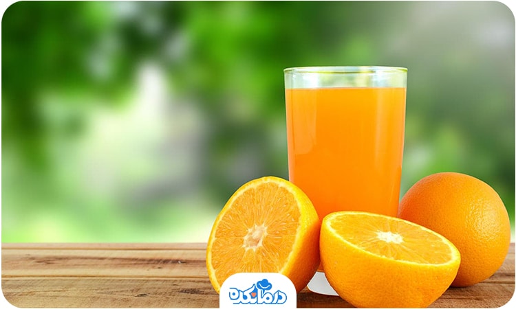 تصویری از پرتقال و آب پرتقال در لیوان