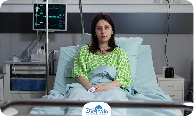 یک زن جوان که در بیمارستان بستری است