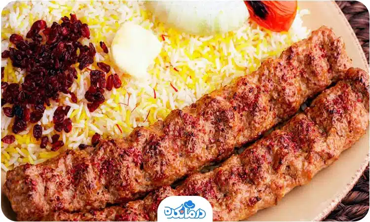 چلوکباب کوبیده در کنار سماق