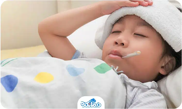 آلترنیتیو: تصویر کودکی با دستمال روی پیشانی برای کاهش تب