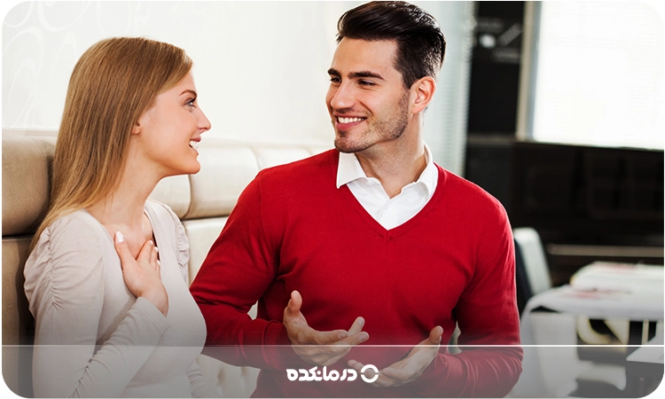 تصویر یک زوج جوان در حال صحبت کردن با یکدیگر