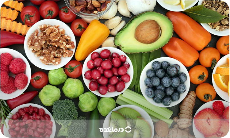 تصویر تعدادی میوه را می بینید