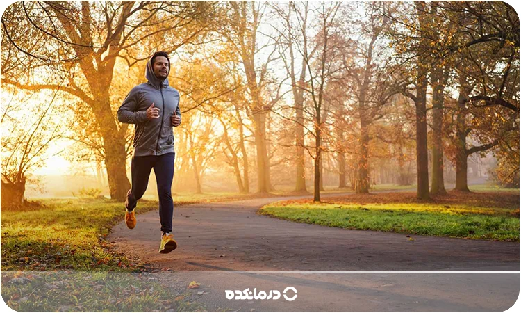 تصویر فردی که در حال دویدن است را می بینید