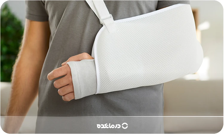 تصویر شکستگی دست را می‌بینید.
