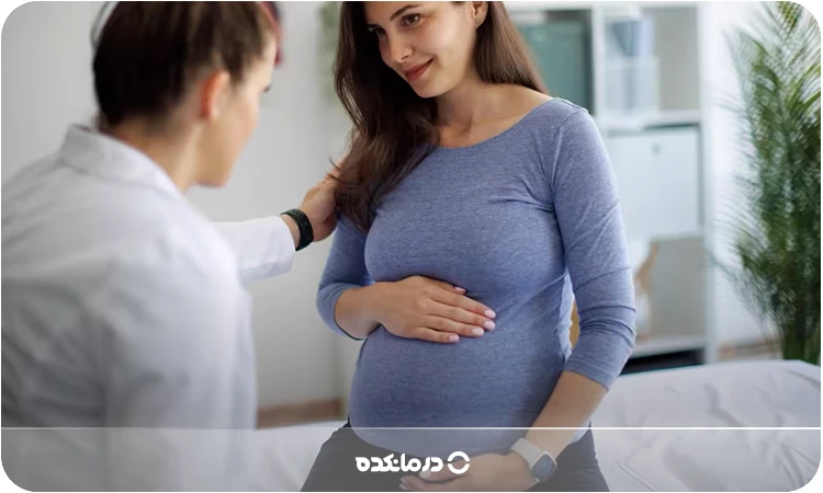 تصویر یک زن باردار را می بینید