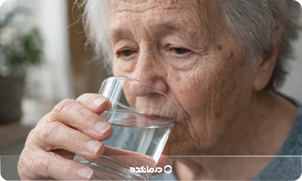 تصویر یک زن سالمند مبتلا به آلزایمر را می بینید