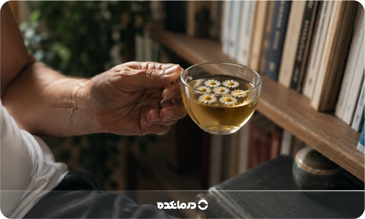 تصویر یک فنجان چای بابونه