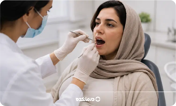 یک زن باردار در مطب دندانپزشک را می بینید