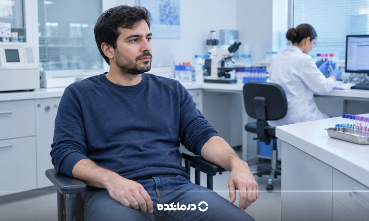 تصویر یک آقا در مطب پزشک را می بینید